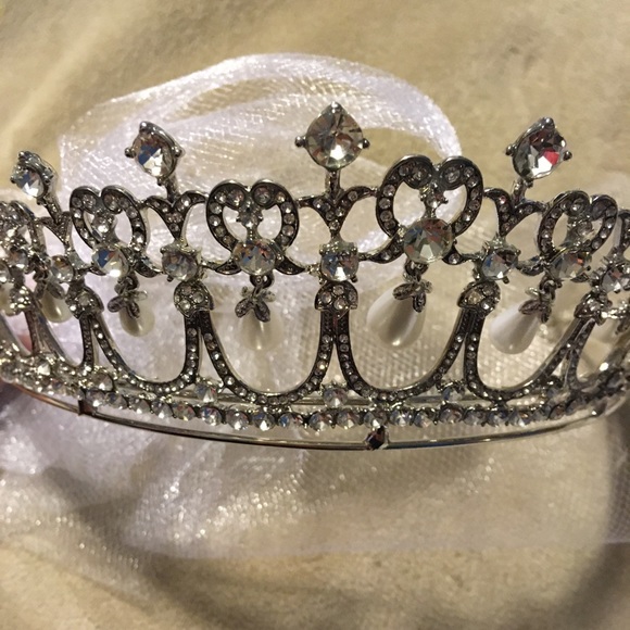 New Royal Tiara fit for a Princess - Picture 4 of 9